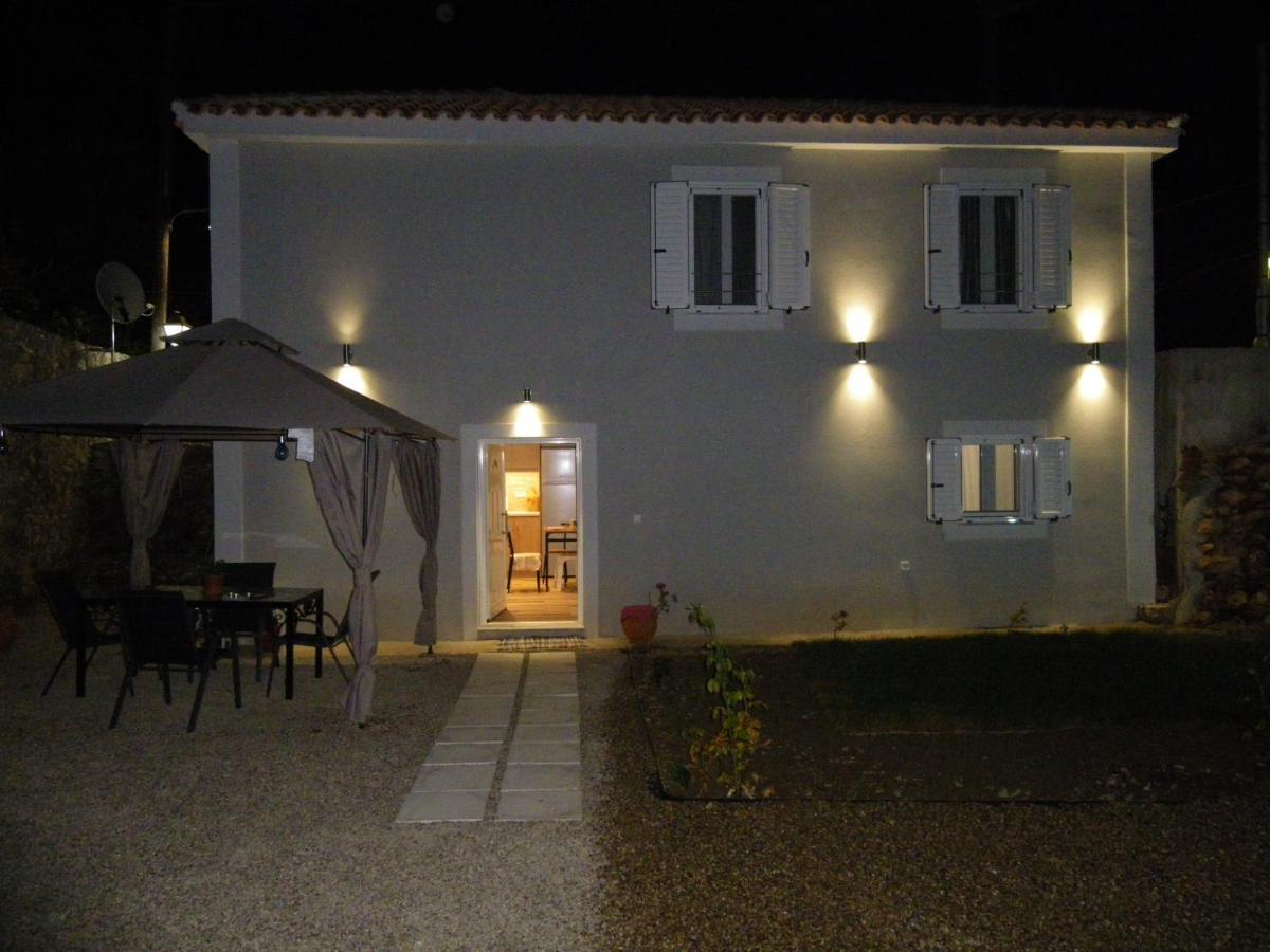 Villa Vikou House Yírion Exterior foto