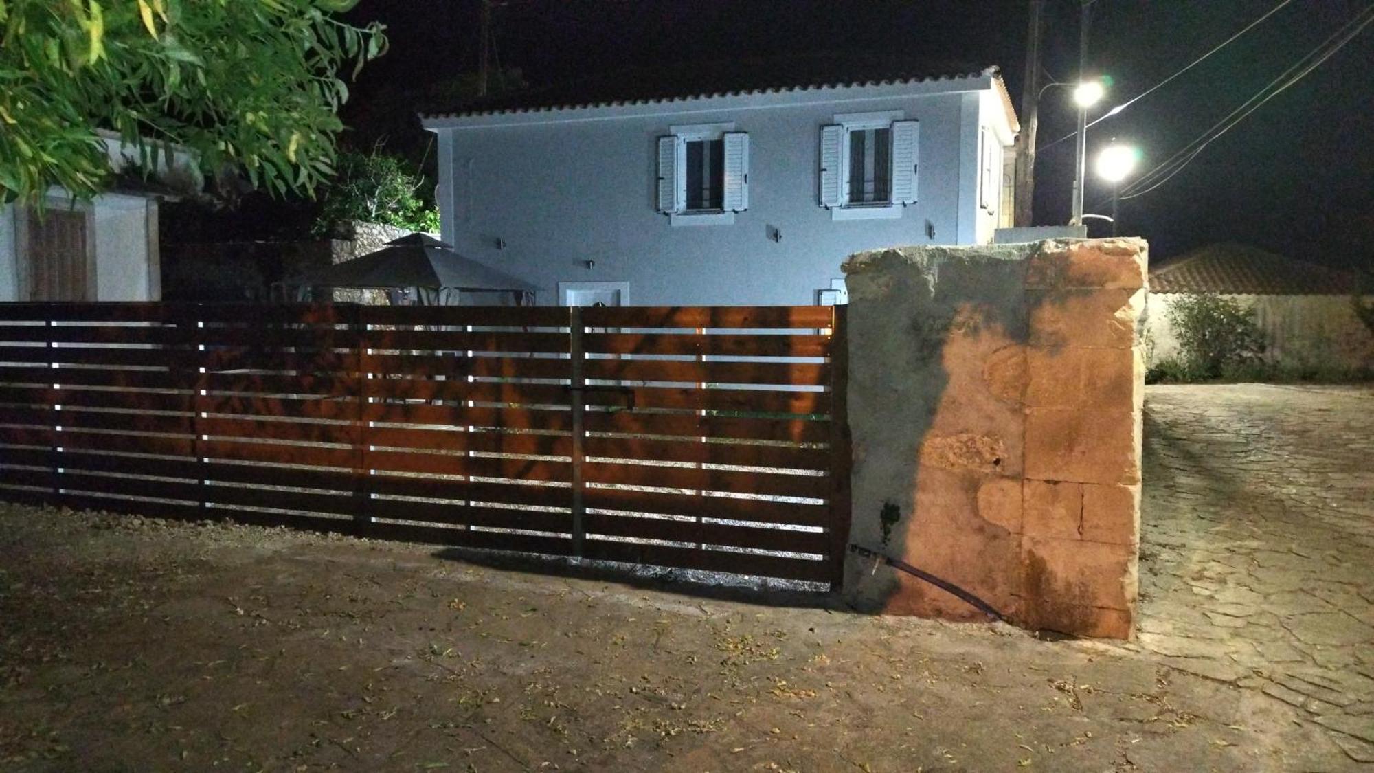 Villa Vikou House Yírion Exterior foto