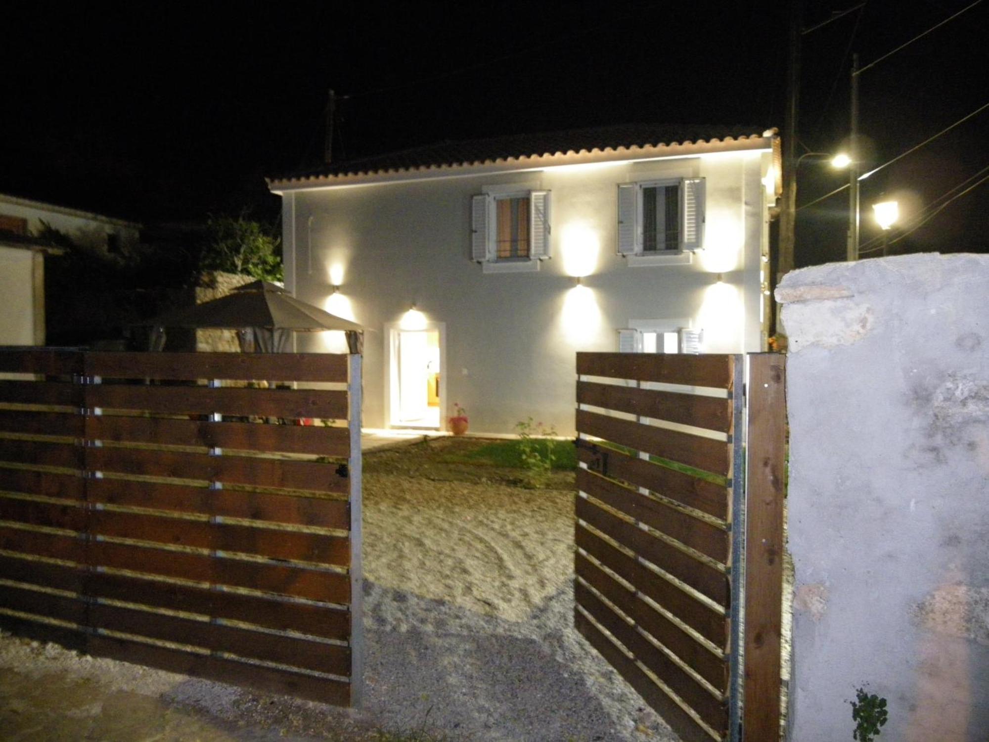 Villa Vikou House Yírion Exterior foto