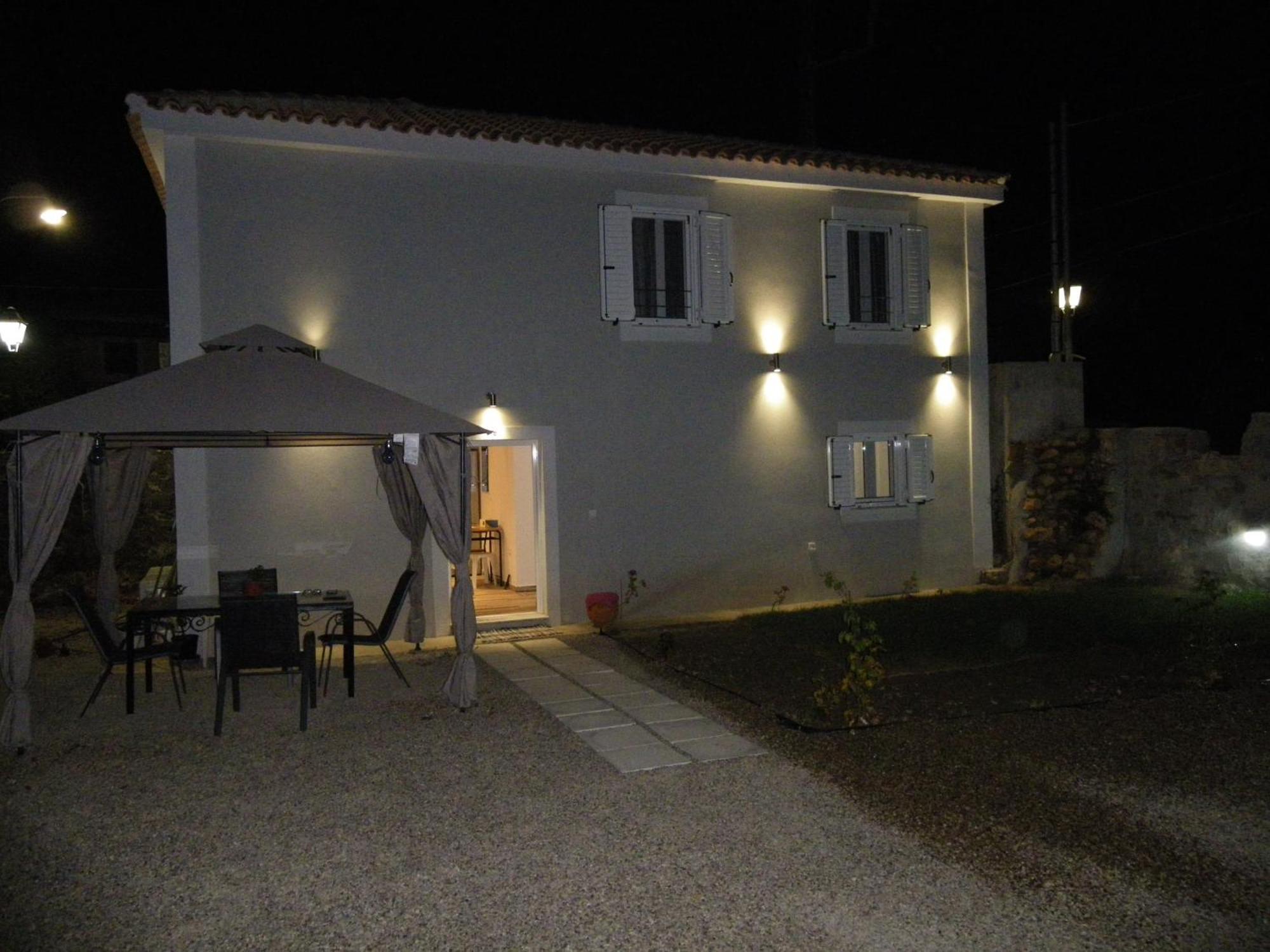 Villa Vikou House Yírion Exterior foto